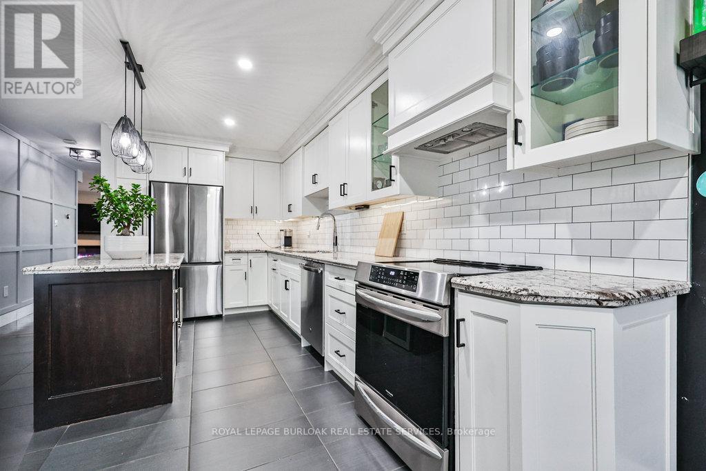 4429 Vallence Drive, Burlington, Ontario  L7L 6J8 - Photo 12 - W12630976