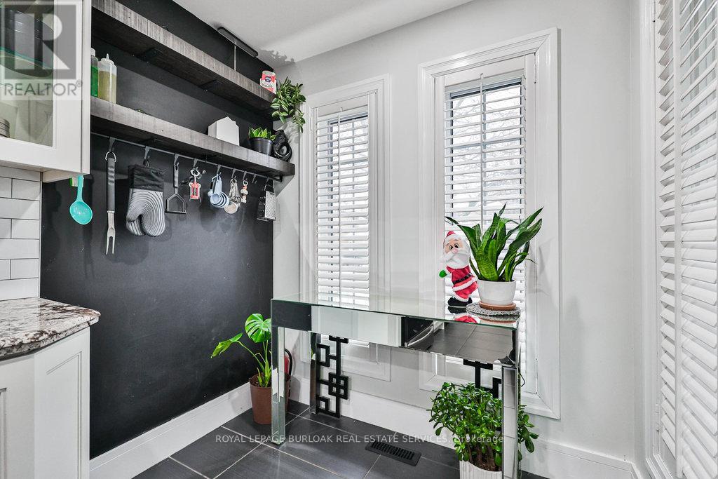 4429 Vallence Drive, Burlington, Ontario  L7L 6J8 - Photo 13 - W12630976