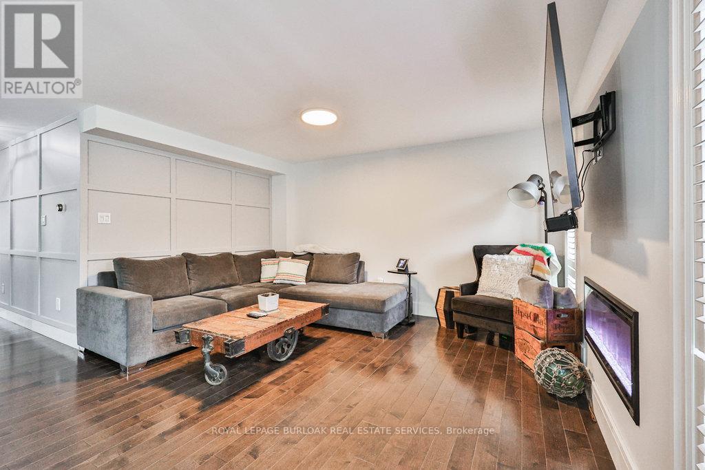 4429 Vallence Drive, Burlington, Ontario  L7L 6J8 - Photo 19 - W12630976