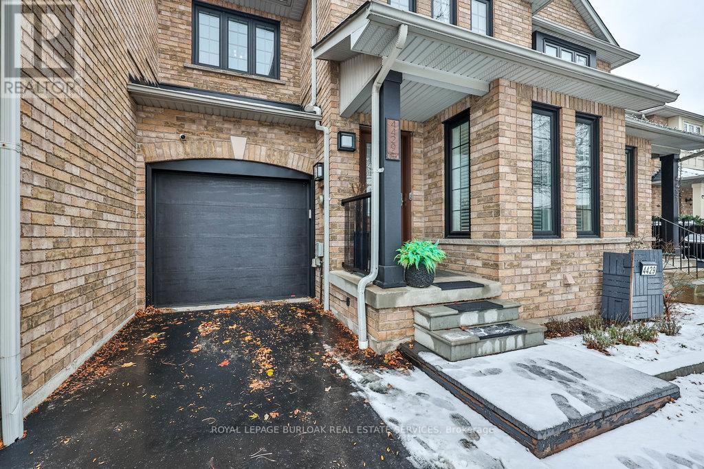 4429 Vallence Drive, Burlington, Ontario  L7L 6J8 - Photo 3 - W12630976