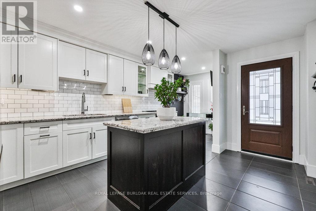 4429 Vallence Drive, Burlington, Ontario  L7L 6J8 - Photo 6 - W12630976