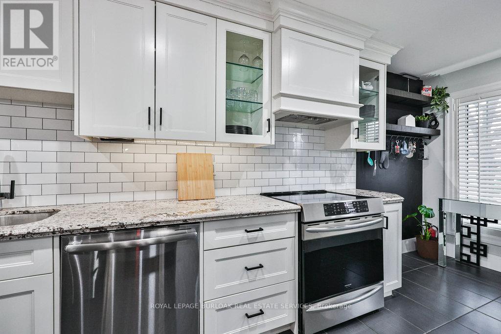 4429 Vallence Drive, Burlington, Ontario  L7L 6J8 - Photo 8 - W12630976