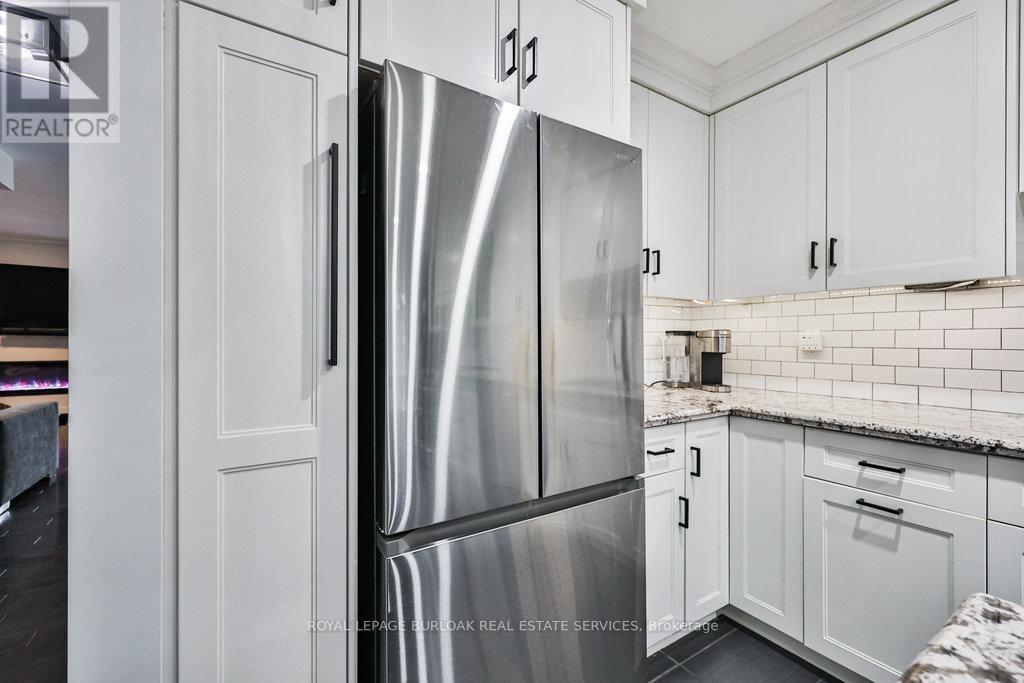 4429 Vallence Drive, Burlington, Ontario  L7L 6J8 - Photo 9 - W12630976