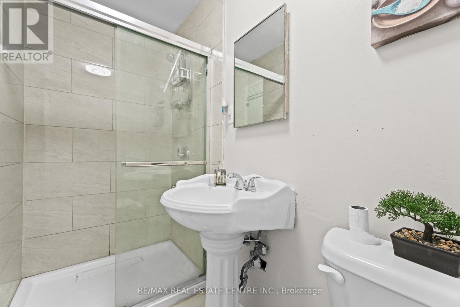 23 Jefferson Road, Brampton (Northgate), Ontario  L6S 2G6 - Photo 13 - W12630982