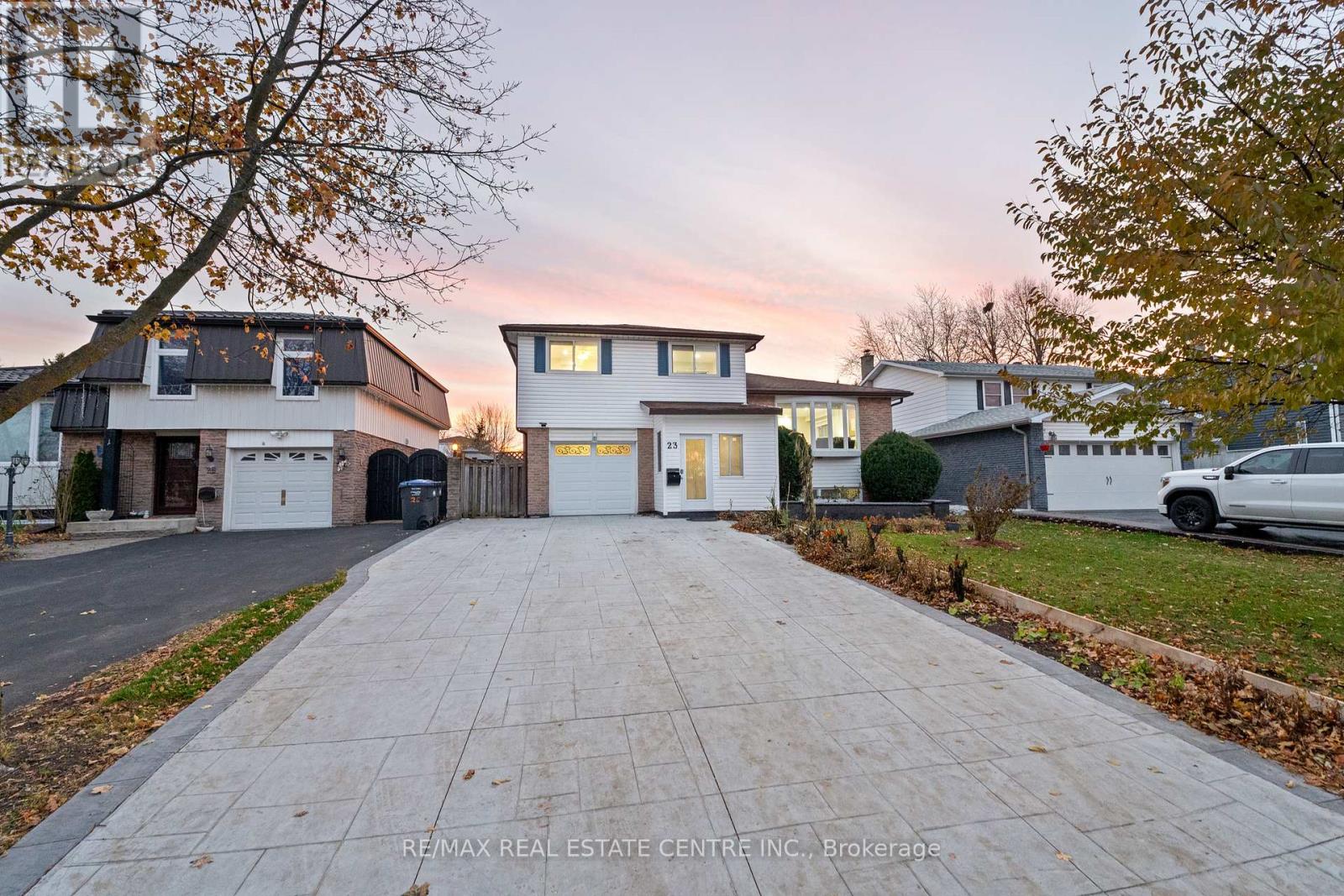 23 Jefferson Road, Brampton (Northgate), Ontario  L6S 2G6 - Photo 2 - W12630982