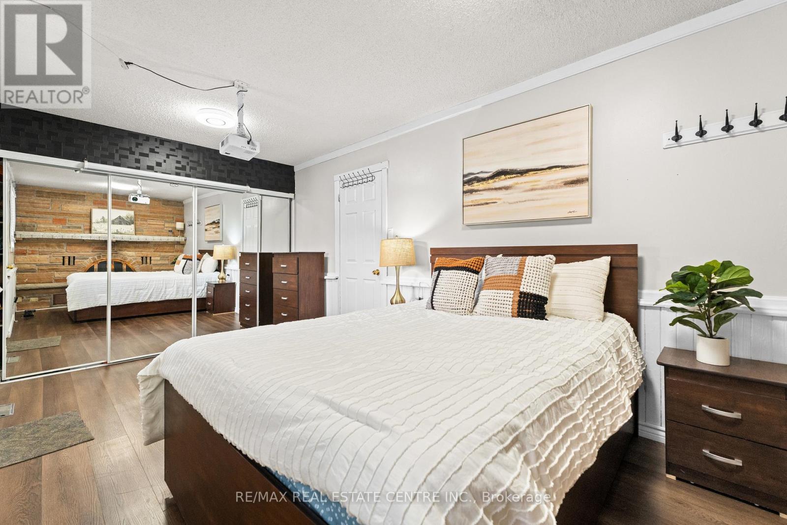 23 Jefferson Road, Brampton (Northgate), Ontario  L6S 2G6 - Photo 9 - W12630982