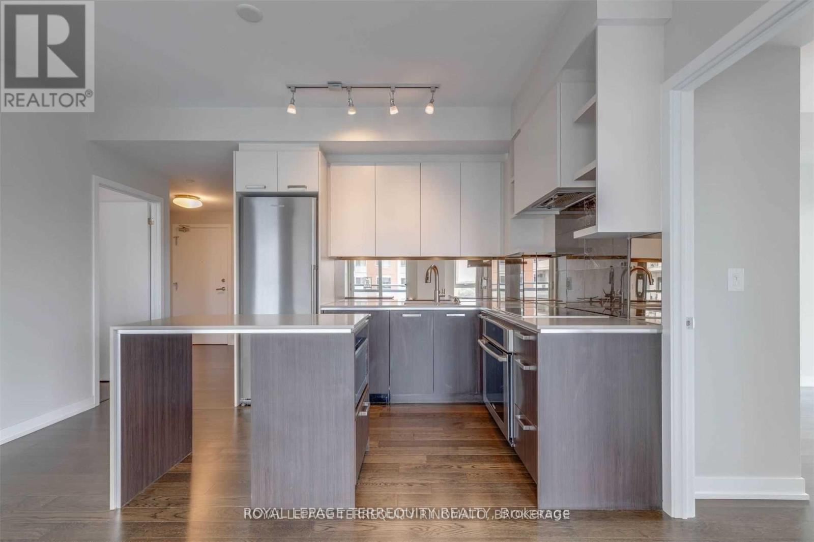 612 - 1830 Bloor Street W, Toronto (High Park North), Ontario  M6P 0A2 - Photo 3 - W12631002