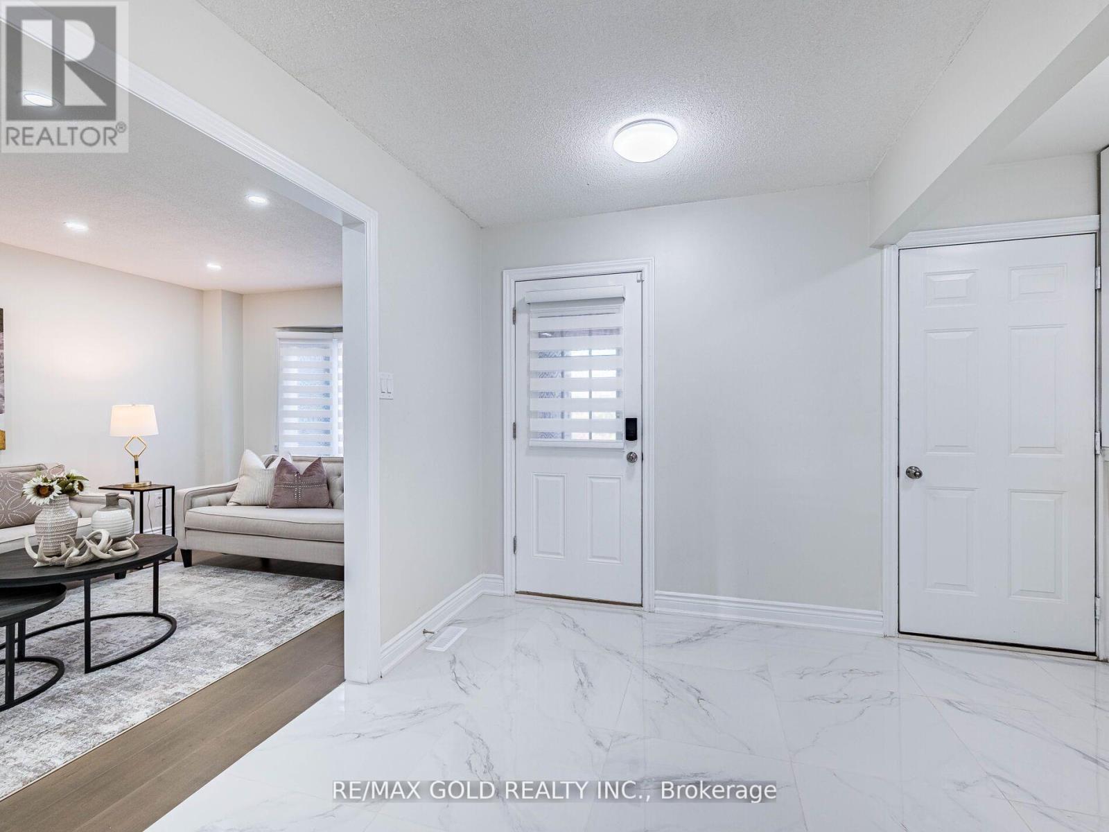 3 Hawkway Court, Brampton, Ontario  L6Y 4K7 - Photo 9 - W12631010