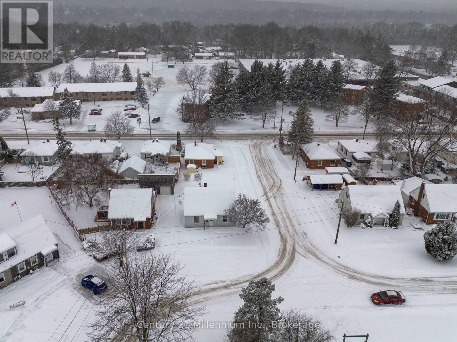 701 5th Street E, Owen Sound, Ontario  N4K 1E4 - Photo 6 - X12631048