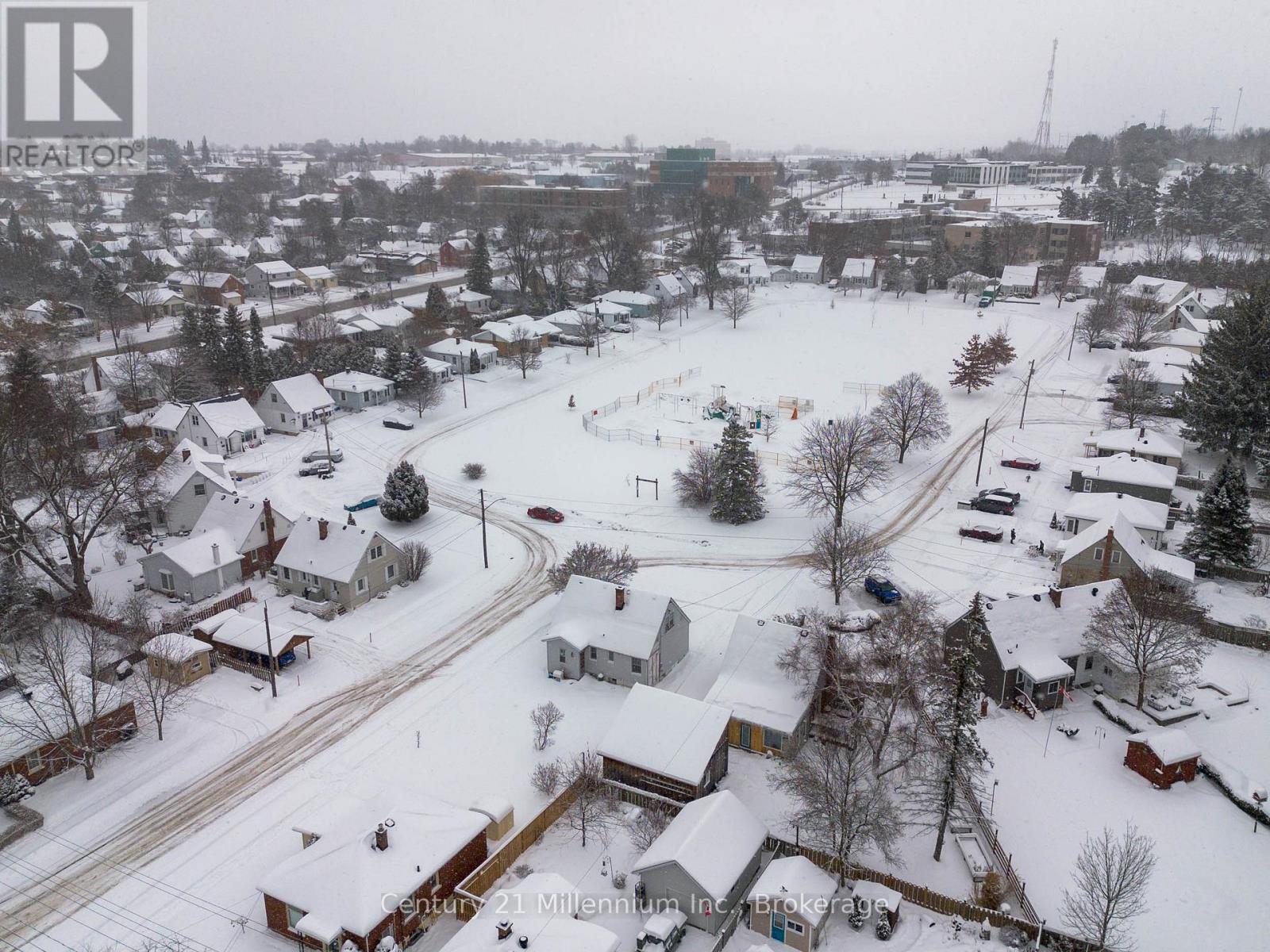 701 5th Street E, Owen Sound, Ontario  N4K 1E4 - Photo 8 - X12631048