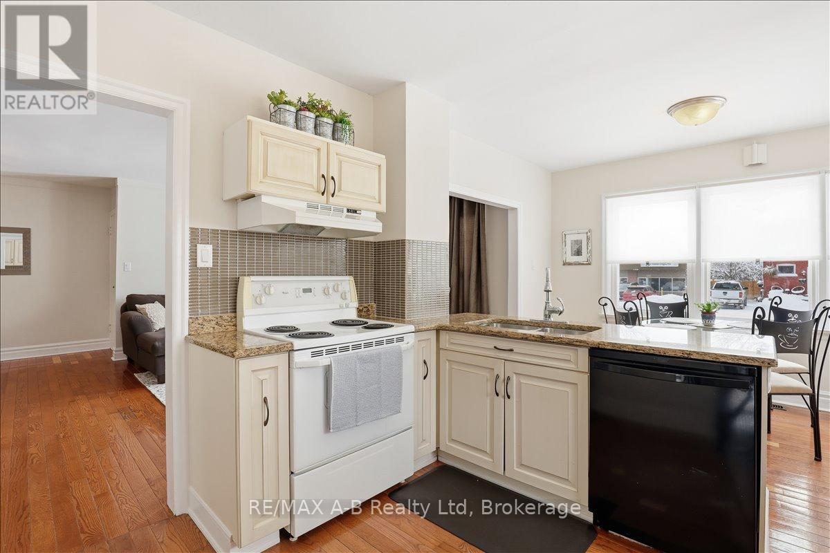 296 Huron Street, Stratford, Ontario N5A 5T4 - Photo 14 - X12631054