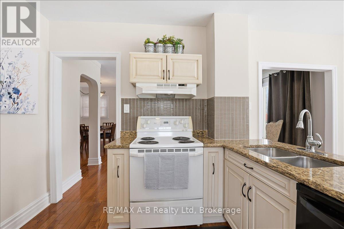 296 Huron Street, Stratford, Ontario N5A 5T4 - Photo 16 - X12631054