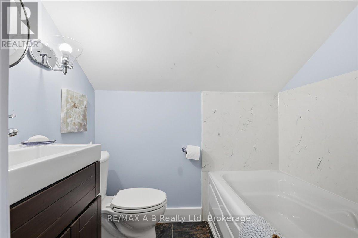 296 Huron Street, Stratford, Ontario N5A 5T4 - Photo 29 - X12631054