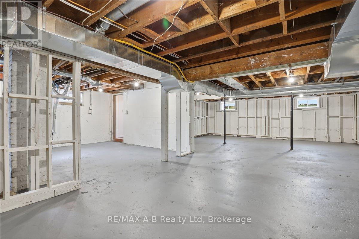 296 Huron Street, Stratford, Ontario N5A 5T4 - Photo 38 - X12631054