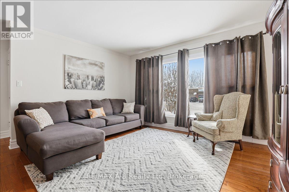 296 Huron Street, Stratford, Ontario N5A 5T4 - Photo 6 - X12631054