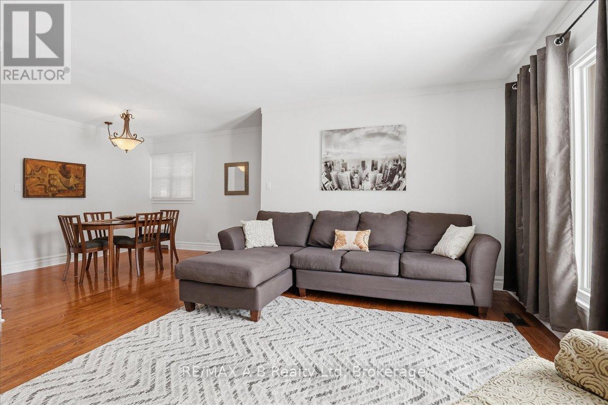 296 Huron Street, Stratford, Ontario N5A 5T4 - Photo 7 - X12631054