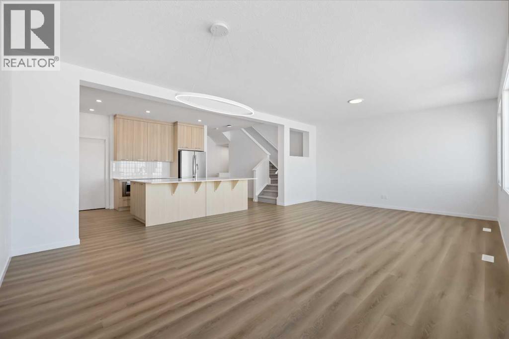 215 Corner Glen Crescent Ne, Calgary, Alberta  T3N 2P1 - Photo 4 - A2273993