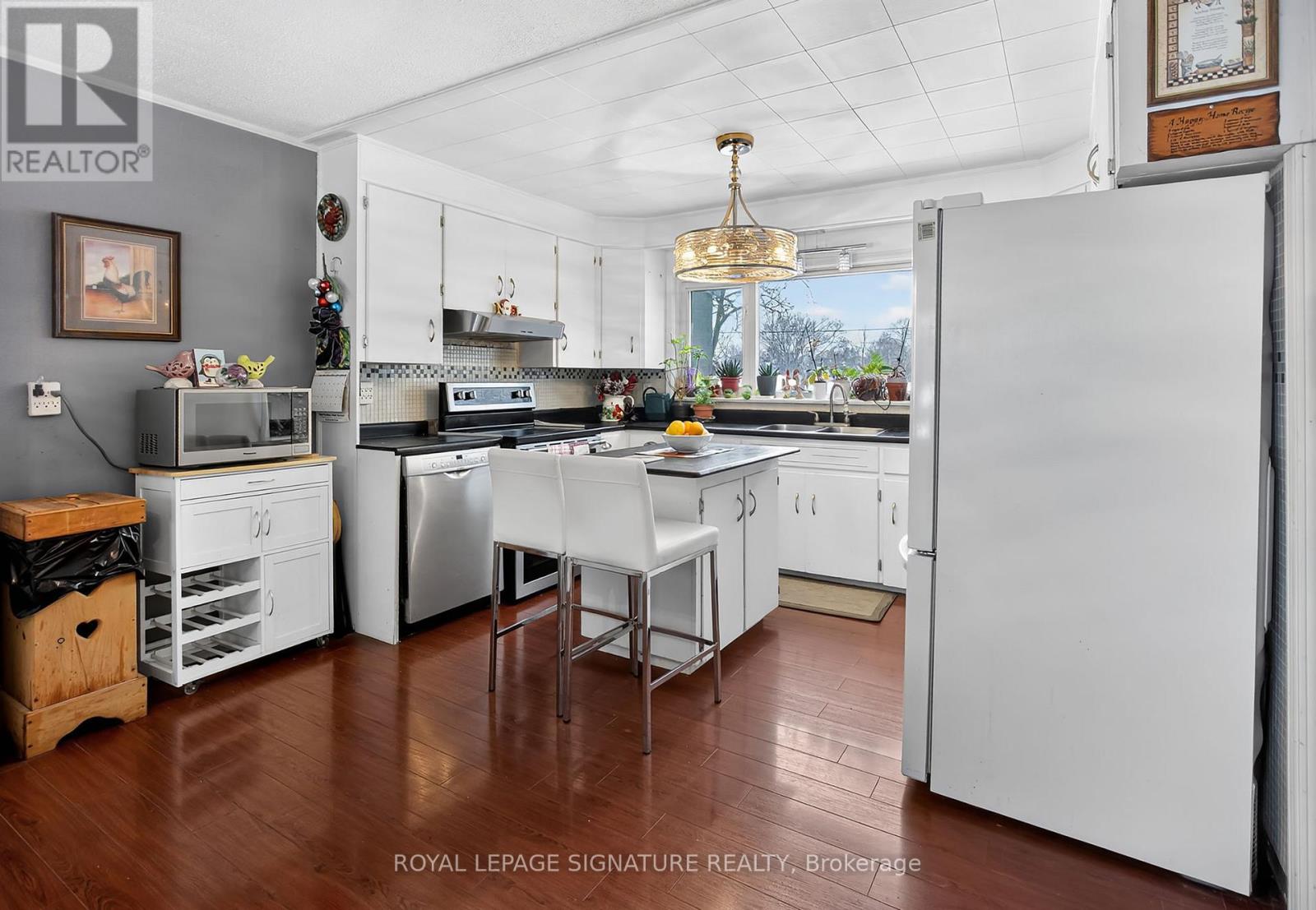 82 First Avenue, Quinte West, Ontario  K8V 4C5 - Photo 9 - X12630984