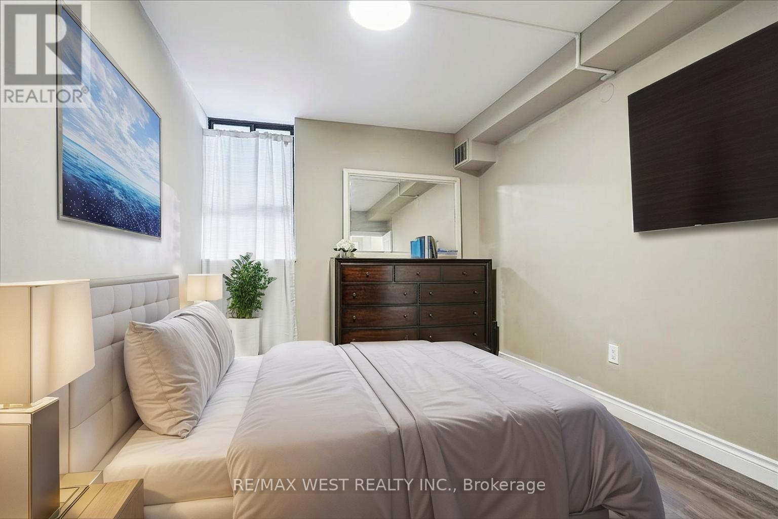 103 - 4 Lisa Street, Brampton (Queen Street Corridor), Ontario  L6T 4B6 - Photo 5 - W12630918