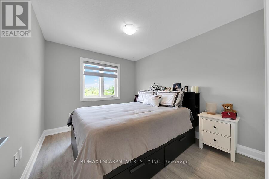 123 Westbank Trail, Hamilton, Ontario  L8J 0H3 - Photo 15 - X12389769