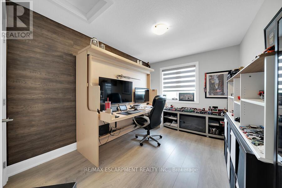 123 Westbank Trail, Hamilton, Ontario  L8J 0H3 - Photo 17 - X12389769