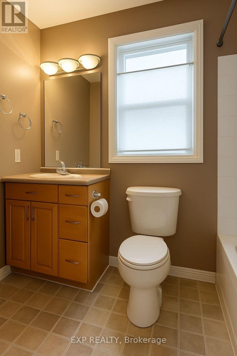 1023 Vista Barrett Private, Ottawa, Ontario K4P 1C8 - Photo 11 - X12631036