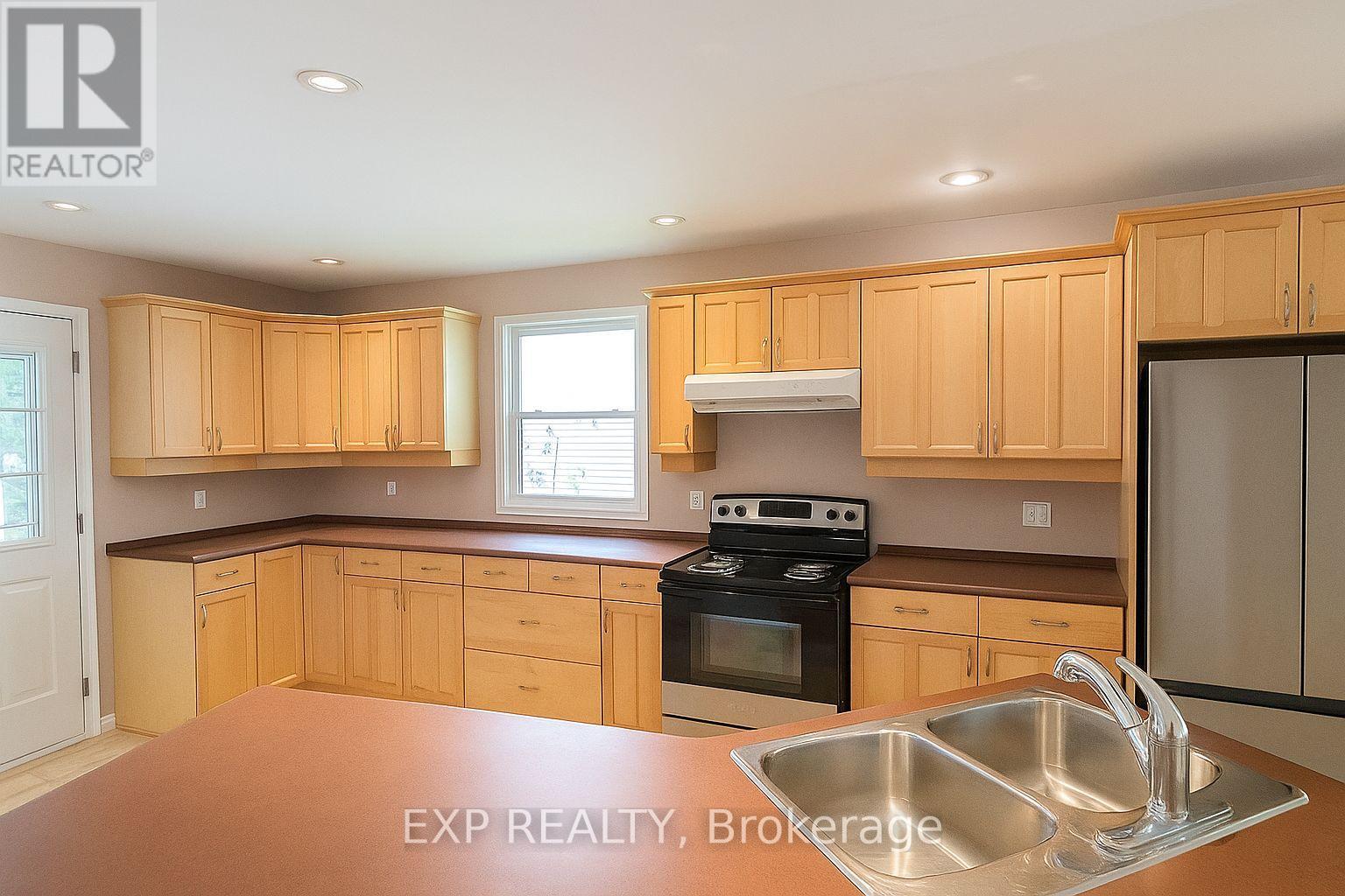 1023 Vista Barrett Private, Ottawa, Ontario K4P 1C8 - Photo 5 - X12631036