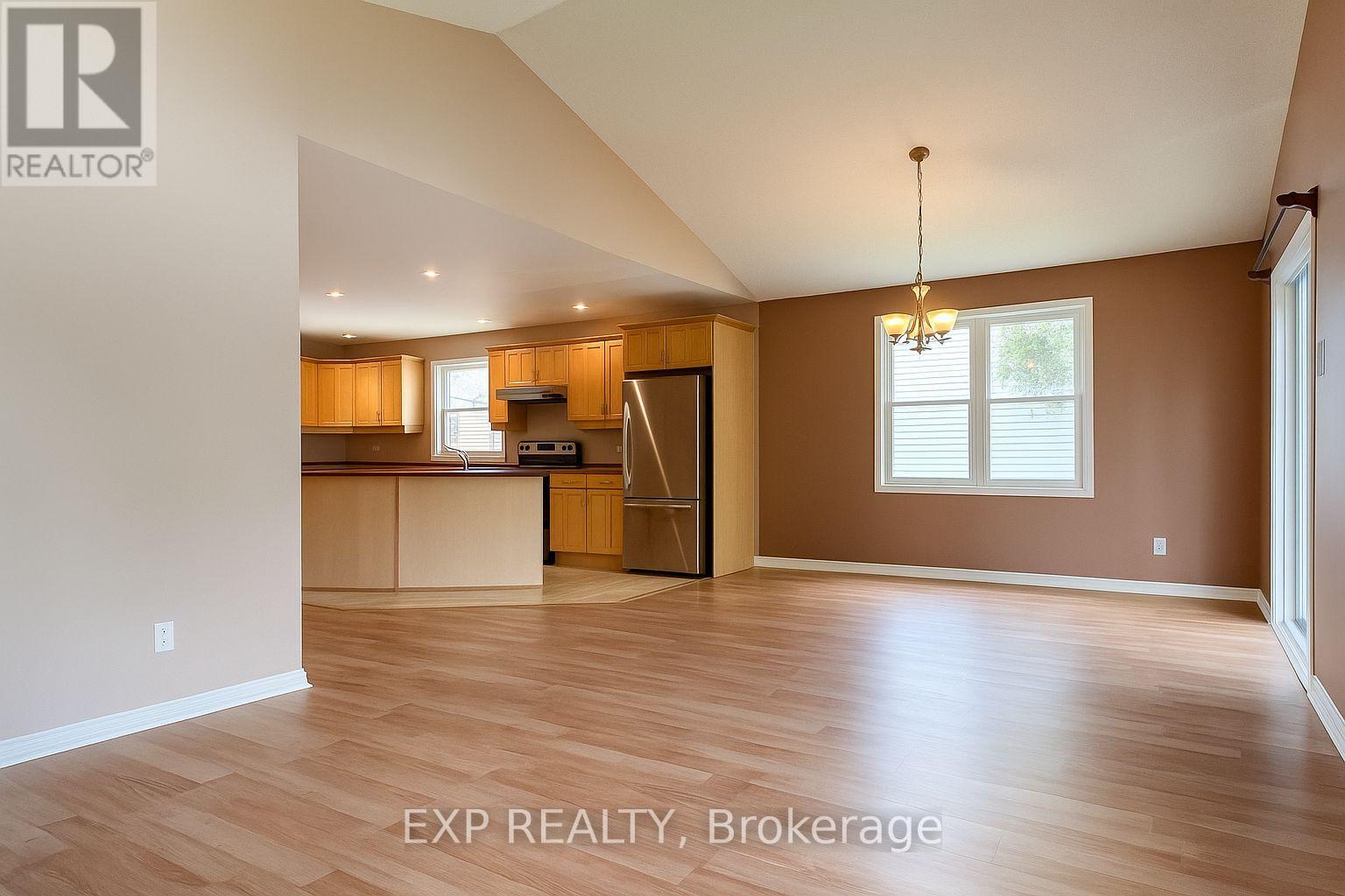 1023 Vista Barrett Private, Ottawa, Ontario K4P 1C8 - Photo 6 - X12631036