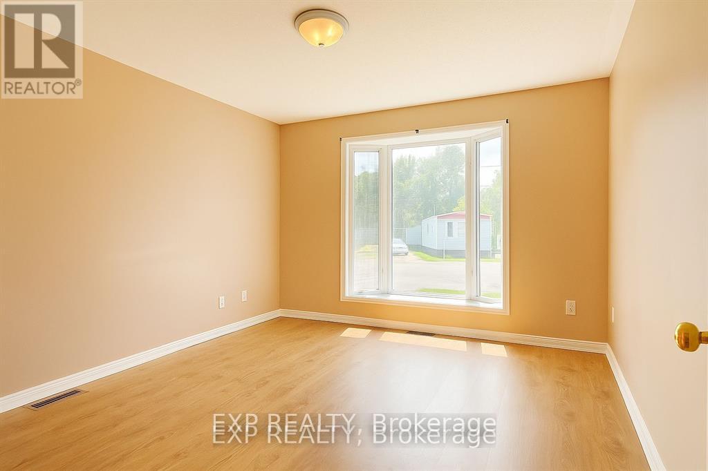 1023 Vista Barrett Private, Ottawa, Ontario K4P 1C8 - Photo 8 - X12631036