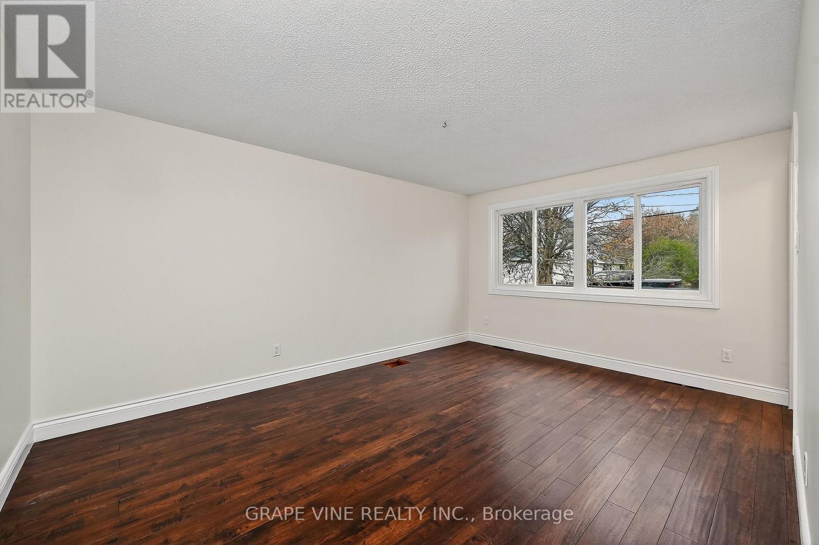 179 Victoria Street, Mississippi Mills, Ontario K0A 1A0 - Photo 7 - X12631126