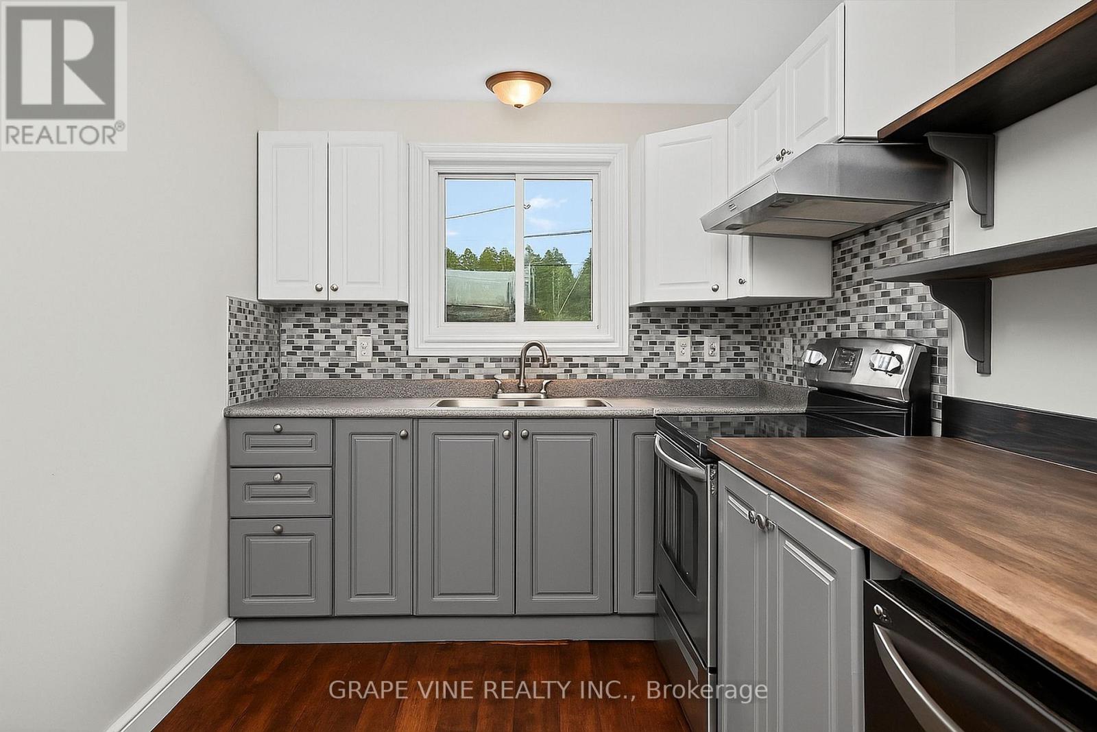 179 Victoria Street, Mississippi Mills, Ontario K0A 1A0 - Photo 8 - X12631126