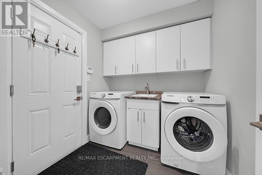 123 Westbank Trail, Hamilton, Ontario  L8J 0H3 - Photo 18 - X12389769