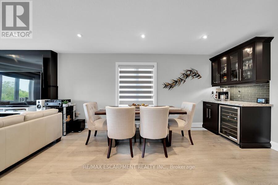 123 Westbank Trail, Hamilton, Ontario  L8J 0H3 - Photo 19 - X12389769