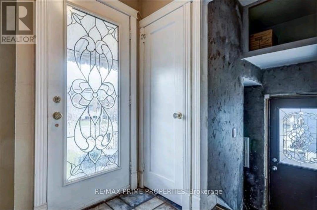 37 Marilyn Crescent, Toronto, Ontario  M4B 3C5 - Photo 3 - E12477475