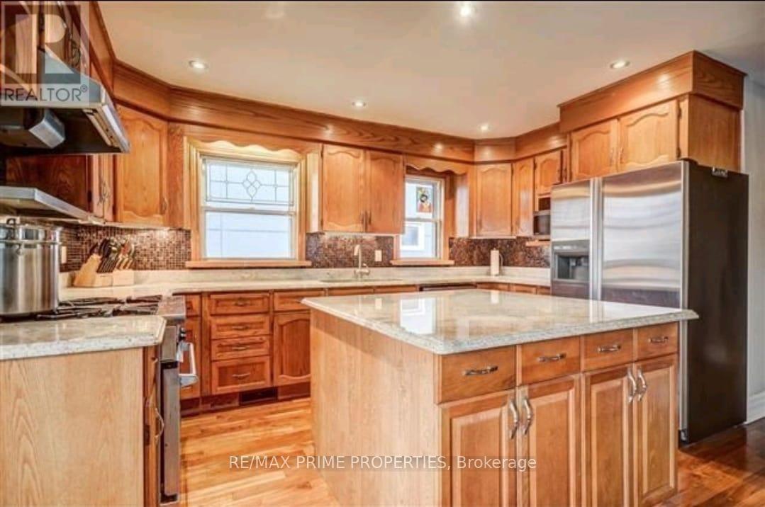 37 Marilyn Crescent, Toronto, Ontario  M4B 3C5 - Photo 5 - E12477475