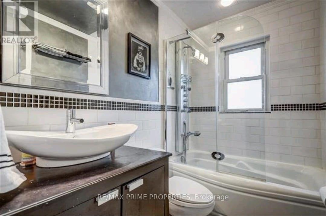 37 Marilyn Crescent, Toronto, Ontario  M4B 3C5 - Photo 7 - E12477475