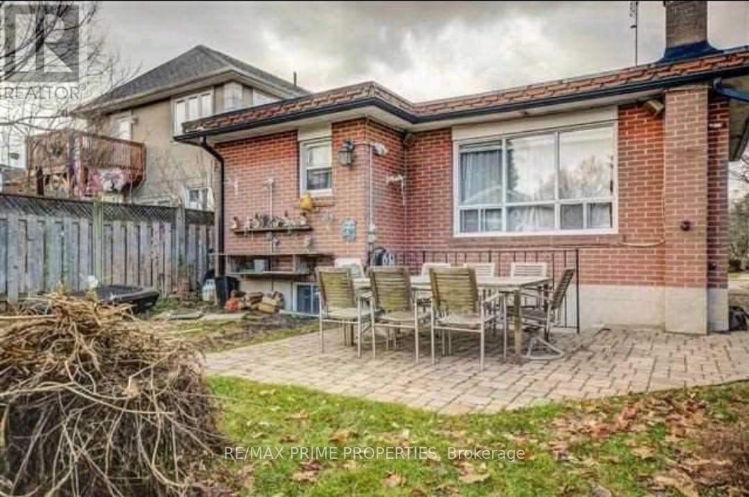37 Marilyn Crescent, Toronto, Ontario  M4B 3C5 - Photo 8 - E12477475