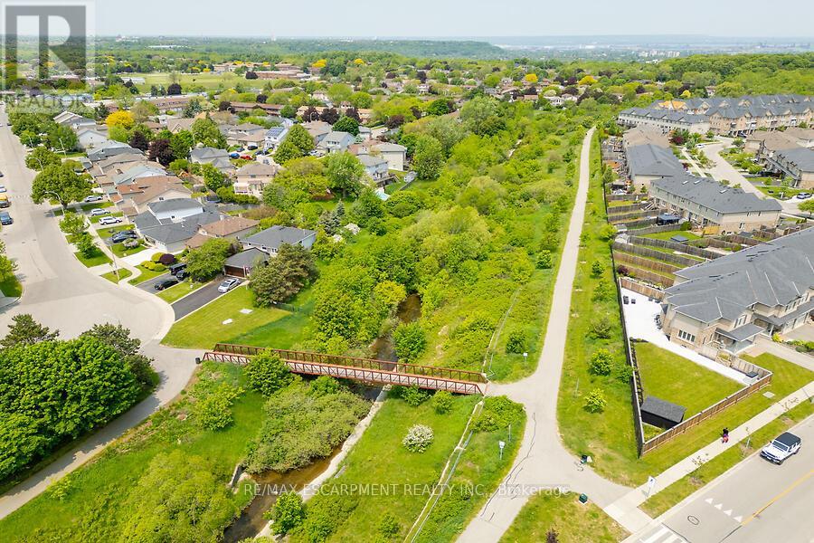 123 Westbank Trail, Hamilton, Ontario  L8J 0H3 - Photo 39 - X12389769