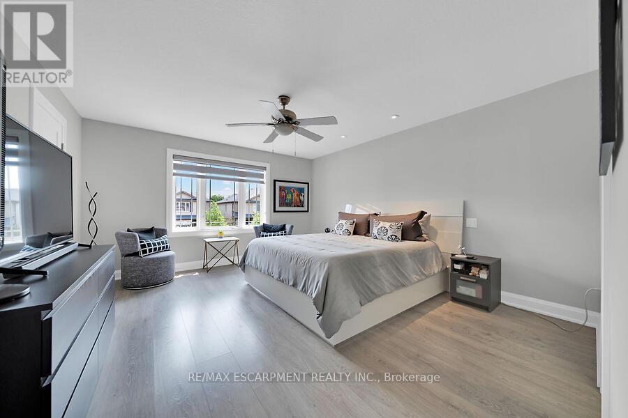 123 Westbank Trail, Hamilton, Ontario  L8J 0H3 - Photo 7 - X12389769