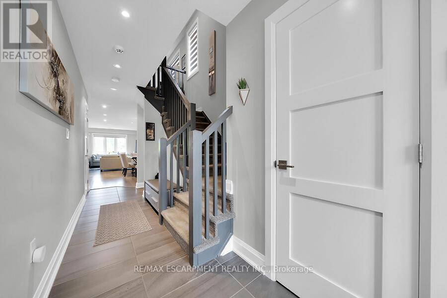 123 Westbank Trail, Hamilton, Ontario  L8J 0H3 - Photo 6 - X12389769