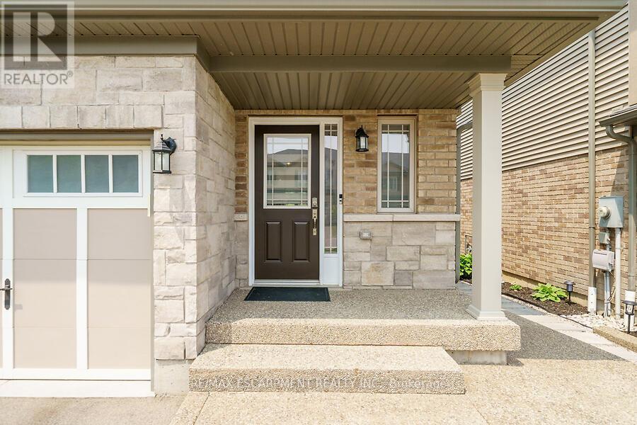 123 Westbank Trail, Hamilton, Ontario  L8J 0H3 - Photo 3 - X12389769