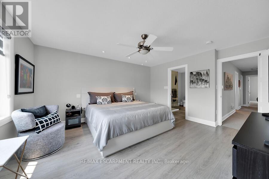 123 Westbank Trail, Hamilton, Ontario  L8J 0H3 - Photo 8 - X12389769