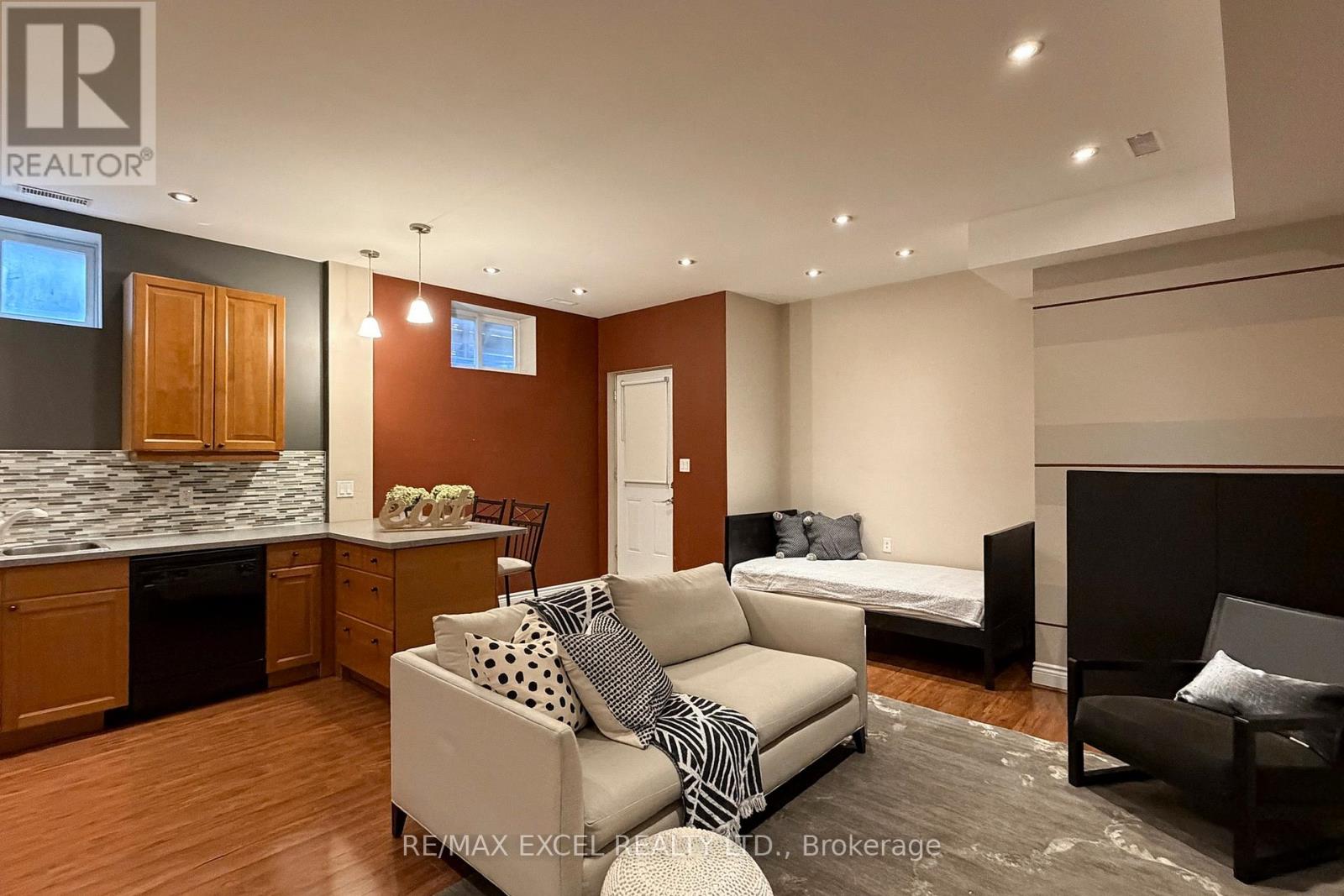 90 Fairleigh Crescent, Toronto, Ontario  M6C 3R9 - Photo 40 - C12629984