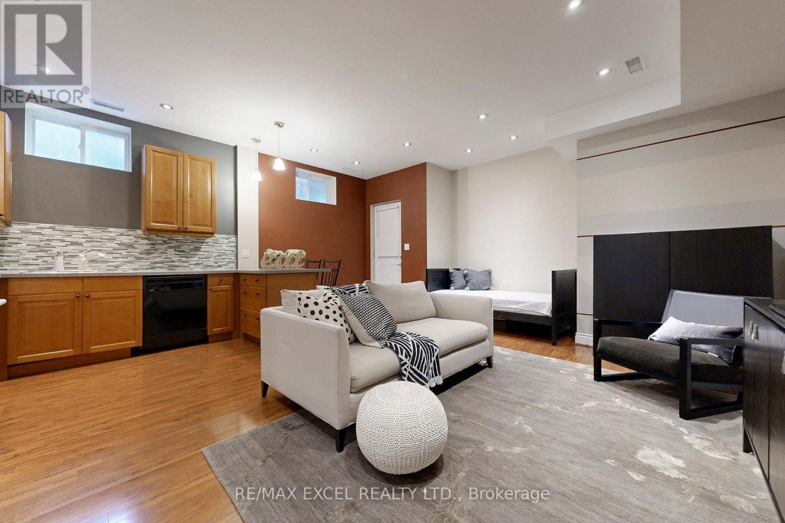 90 Fairleigh Crescent, Toronto, Ontario  M6C 3R9 - Photo 38 - C12629984