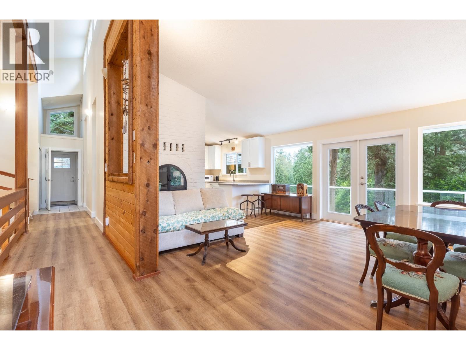 914 GOWER POINT ROAD, Gibsons, British Columbia