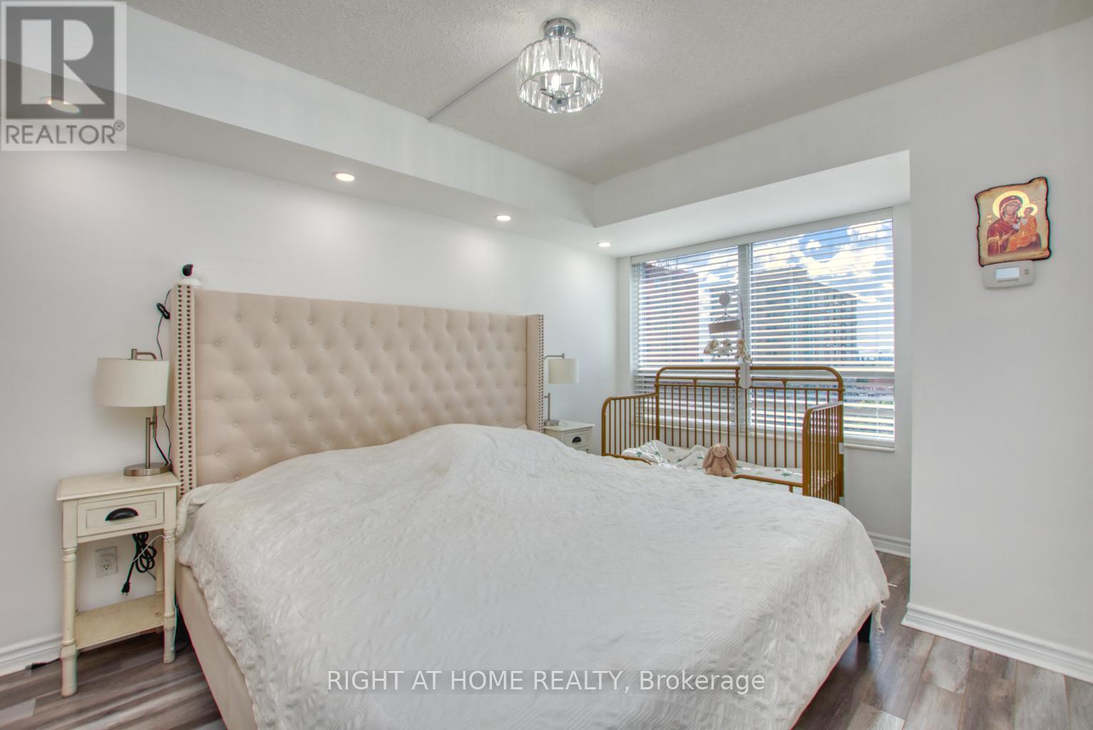 827 - 35 Saranac Boulevard, Toronto, Ontario  M6A 2G4 - Photo 14 - C12482865