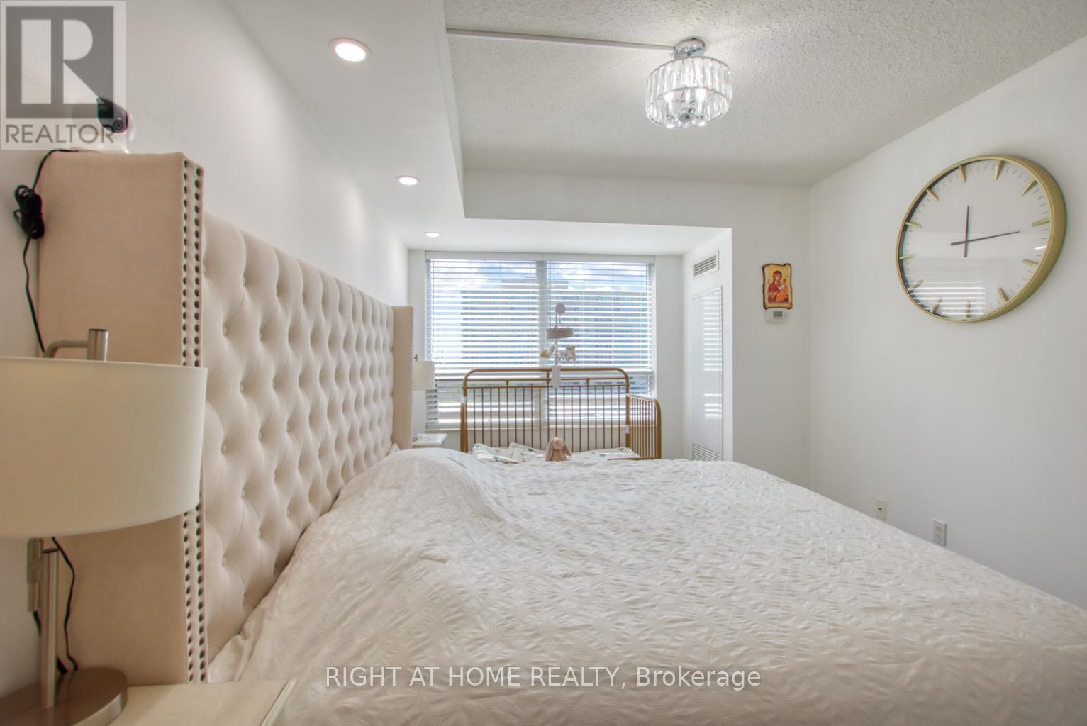 827 - 35 Saranac Boulevard, Toronto, Ontario  M6A 2G4 - Photo 16 - C12482865