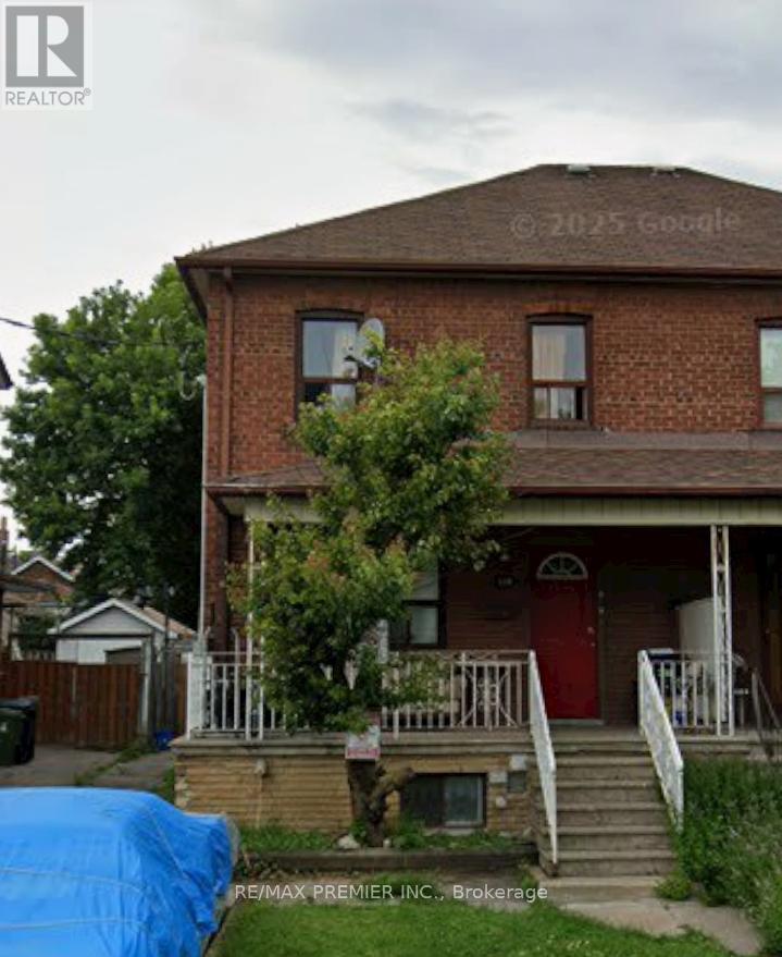 118 BUDE STREET, Toronto, Ontario