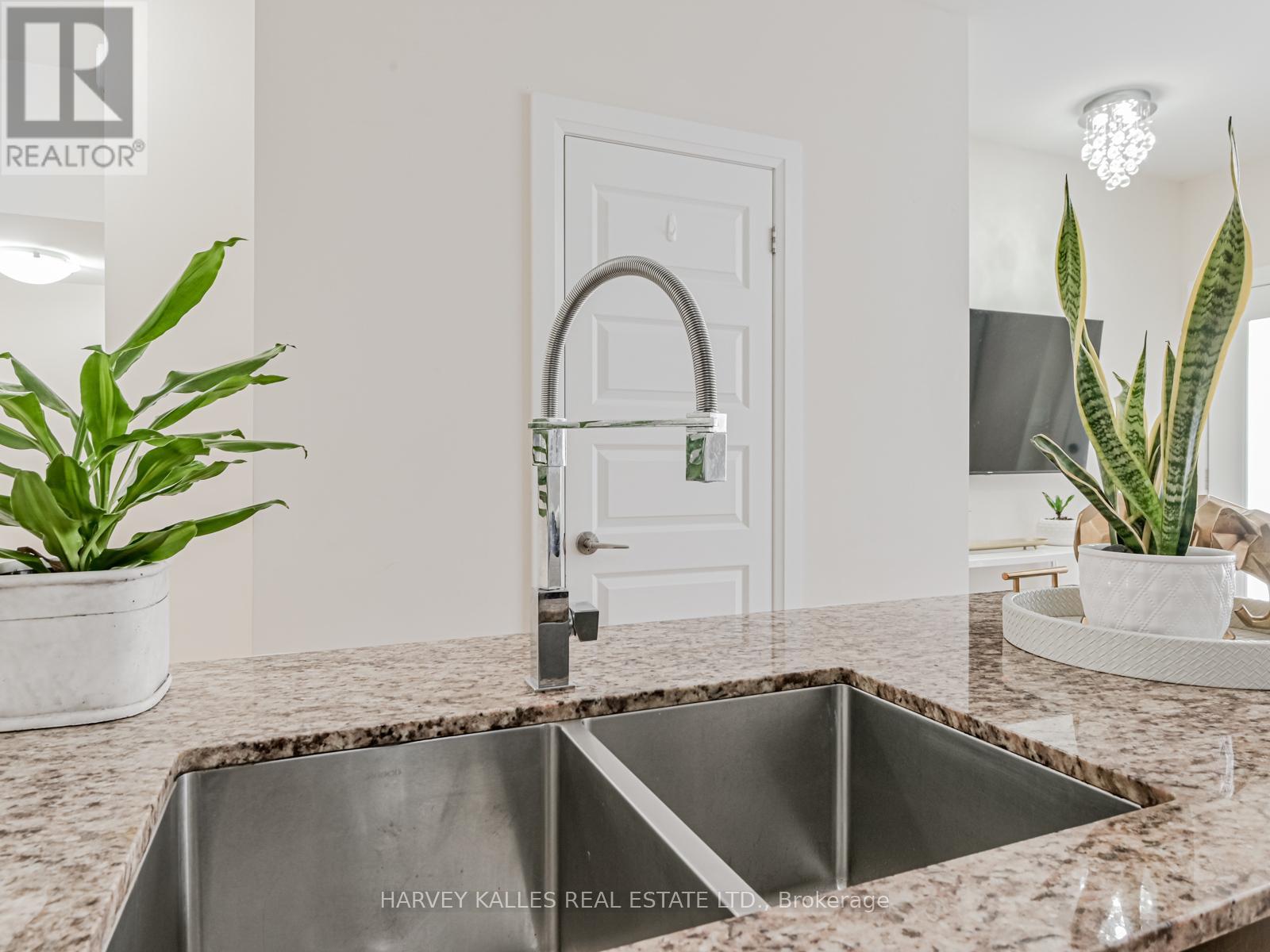 55 - 19 Eldora Avenue, Toronto (Newtonbrook West), Ontario  M2M 0B5 - Photo 14 - C12631086