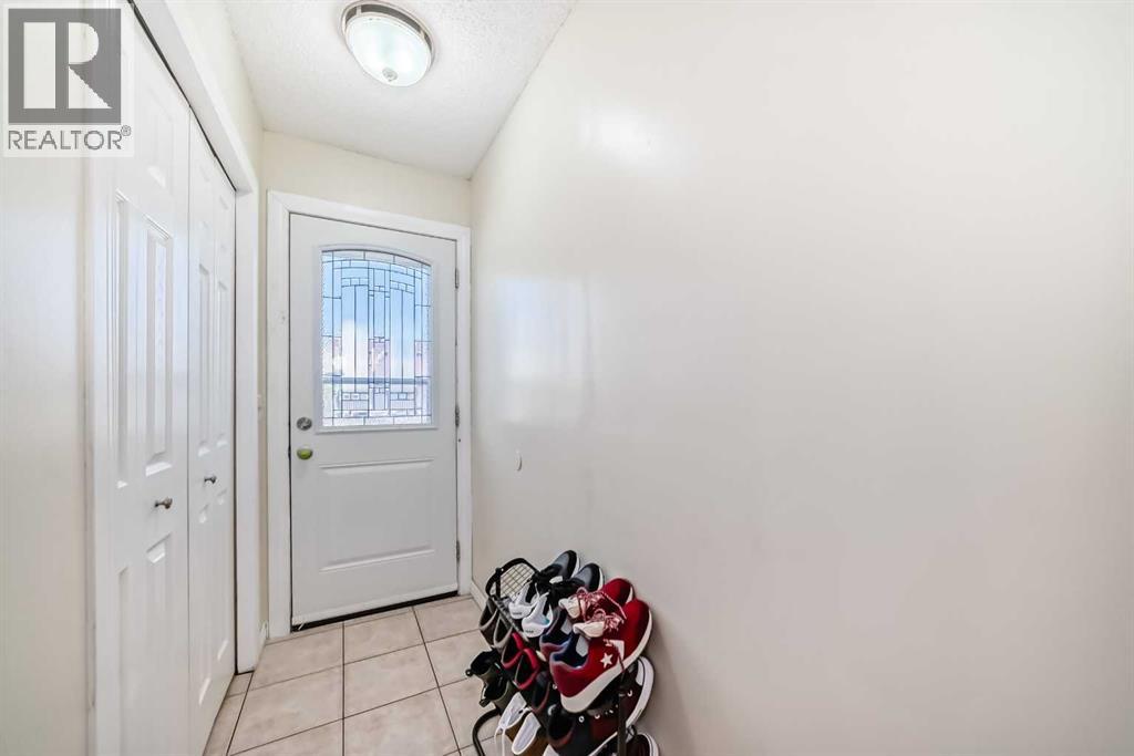 31 Castleglen Crescent Ne, Calgary, Alberta T3J 1N2 - Photo 3 - A2274099